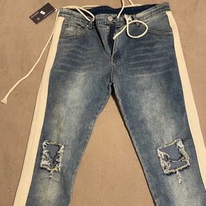 REPPUNK DISTRESSED JEANS